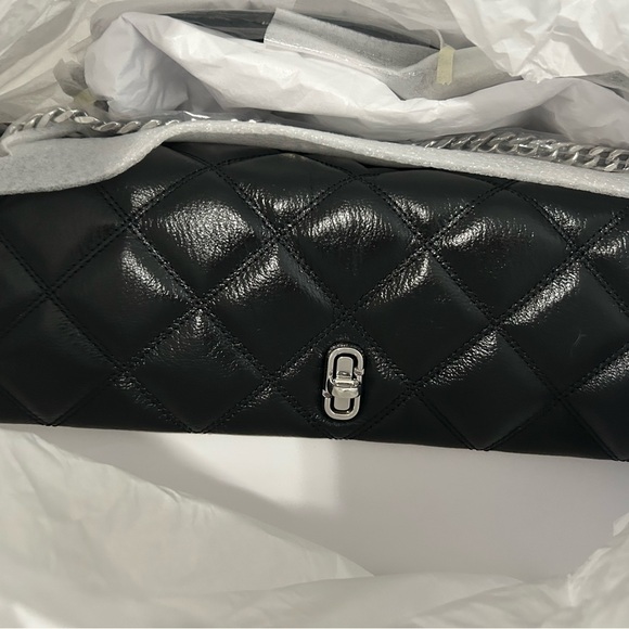 Marc Jacobs QUILTED
XL DUAL CONVERTIBLE SHOULDER BAG - Picture 9 of 14